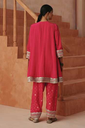 Basanti Kapde Aur Koffee Embroidered Kurta Set 
