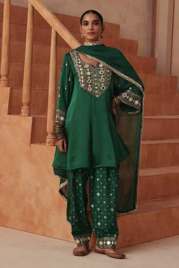 Buy Basanti Kapde Aur Koffee Green Organza, Satin, Chanderi, Georgette V-neck Mirror Work Kurta Set Online at Aza Fashions Buy_Basanti Kapde Aur Koffee_Green Organza, Satin, Chanderi, Georgette V-neck Mirror Work Kurta Set _Online_at_Aza_Fashions