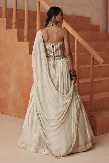 Basanti Kapde Aur Koffee Geometric Pattern Lehenga Set