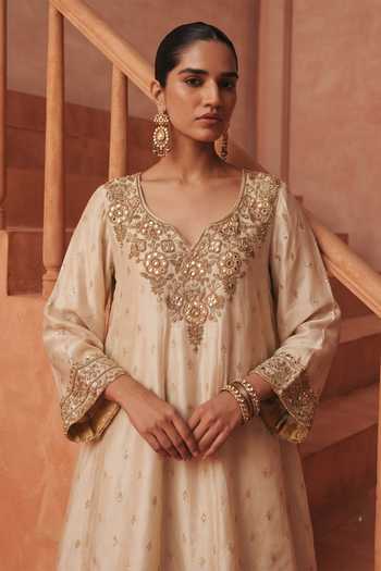 Buy_Basanti Kapde Aur Koffee_Ivory Organza, Satin V-neck Neckline Embroidered Kurta Set_Online_at_Aza_Fashions