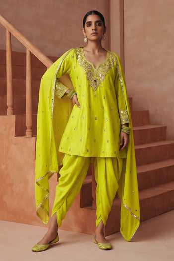 Basanti Kapde Aur Koffee Embroidered Kurta Set