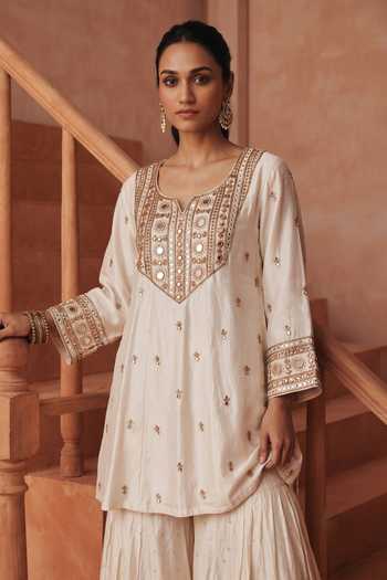 Buy Basanti Kapde Aur Koffee Ivory Chanderi, Organza, Satin Split V-neck, Yes Embroidered Kurta Sharara Set Online at Aza Fashions Buy_Basanti Kapde Aur Koffee_Ivory Chanderi, Organza, Satin Split V-neck, Yes Embroidered Kurta Sharara Set _Online_at_Aza_Fashions