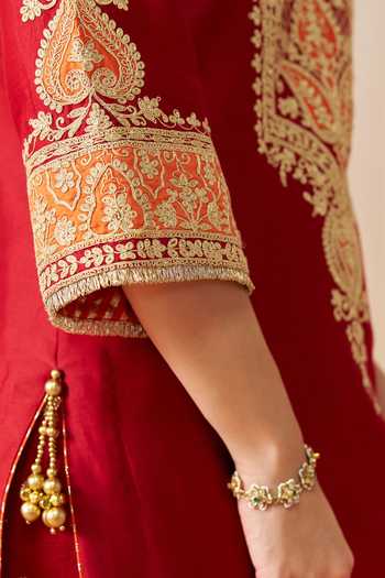 Sheetal Batra Red Silk, Chanderi Notched Neck Adeela Kashmiri Tilla Embroidered Kurta Set at Aza Fashions Sheetal Batra_Red Silk, Chanderi Notched Neck Adeela Kashmiri Tilla Embroidered Kurta Set _at_Aza_Fashions