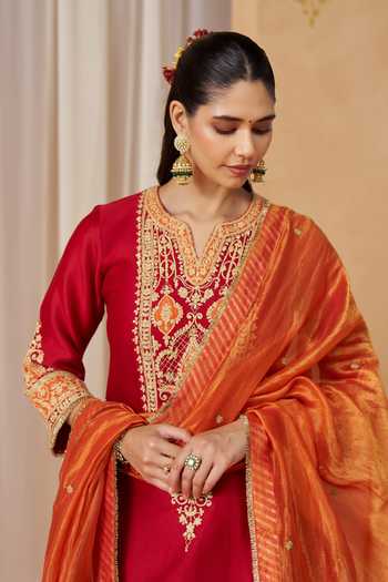 Buy Sheetal Batra Red Silk, Chanderi Notched Neck Adeela Kashmiri Tilla Embroidered Kurta Set Buy_Sheetal Batra_Red Silk, Chanderi Notched Neck Adeela Kashmiri Tilla Embroidered Kurta Set