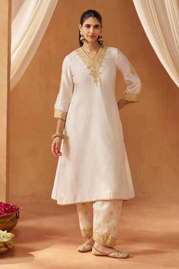 Buy Sheetal Batra Ivory Silk, Chanderi V-neck Liana Neckline Embroidered Kurta Set Online at Aza Fashions Buy_Sheetal Batra_Ivory Silk, Chanderi V-neck Liana Neckline Embroidered Kurta Set _Online_at_Aza_Fashions
