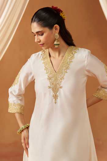 Shop Sheetal Batra Ivory Silk, Chanderi V-neck Liana Neckline Embroidered Kurta Set Online at Aza Fashions Shop_Sheetal Batra_Ivory Silk, Chanderi V-neck Liana Neckline Embroidered Kurta Set _Online_at_Aza_Fashions