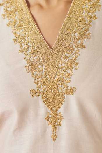 Buy Sheetal Batra Ivory Silk, Chanderi V-neck Liana Neckline Embroidered Kurta Set Buy_Sheetal Batra_Ivory Silk, Chanderi V-neck Liana Neckline Embroidered Kurta Set