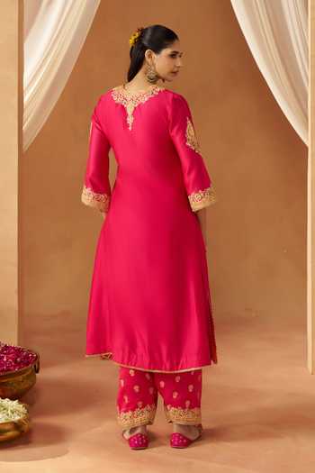 Shop Sheetal Batra Pink Silk, Chanderi V-neck Liana Placement Embroidered Kurta Set at Aza Fashions Shop_Sheetal Batra_Pink Silk, Chanderi V-neck Liana Placement Embroidered Kurta Set _at_Aza_Fashions