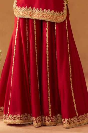Sheetal Batra_Red Silk, Chanderi Split V-neck, Yes Fadiya Kashmiri Tilla Embroidered Kurta Set _Online_at_Aza_Fashions