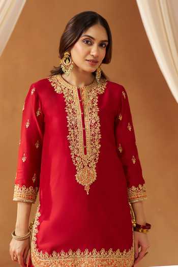 Sheetal Batra_Red Silk, Chanderi Split V-neck, Yes Fadiya Kashmiri Tilla Embroidered Kurta Set _at_Aza_Fashions
