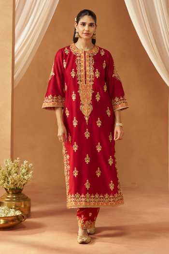 Shop Sheetal Batra Maroon Silk, Chanderi Round Neck, Yes Mubina Kashmiri Tilla Work Kurta Set Online at Aza Fashions Shop_Sheetal Batra_Maroon Silk, Chanderi Round Neck, Yes Mubina Kashmiri Tilla Work Kurta Set _Online_at_Aza_Fashions