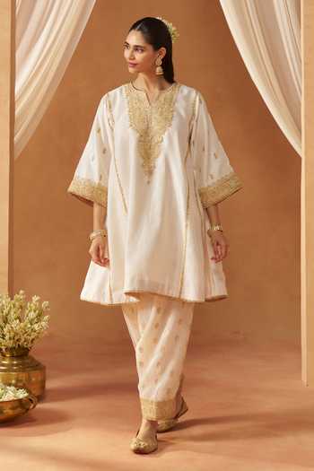Sheetal Batra Ivory Silk, Chanderi Split V-neck, Maahgul Kashmiri Tilla Embroidered Kurta Set Online at Aza Fashions Sheetal Batra_Ivory Silk, Chanderi Split V-neck, Maahgul Kashmiri Tilla Embroidered Kurta Set _Online_at_Aza_Fashions