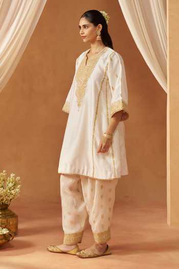 Buy Sheetal Batra Ivory Silk, Chanderi Split V-neck, Maahgul Kashmiri Tilla Embroidered Kurta Set Online at Aza Fashions Buy_Sheetal Batra_Ivory Silk, Chanderi Split V-neck, Maahgul Kashmiri Tilla Embroidered Kurta Set _Online_at_Aza_Fashions