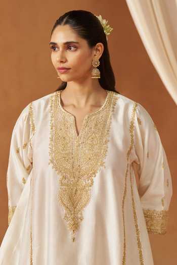 Sheetal Batra Ivory Silk, Chanderi Split V-neck, Maahgul Kashmiri Tilla Embroidered Kurta Set at Aza Fashions Sheetal Batra_Ivory Silk, Chanderi Split V-neck, Maahgul Kashmiri Tilla Embroidered Kurta Set _at_Aza_Fashions