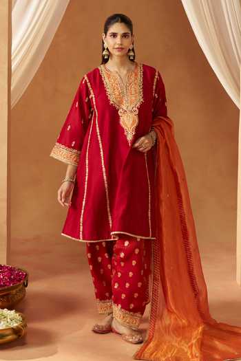 Sheetal Batra Maahgul Embroidered Kurta Set 