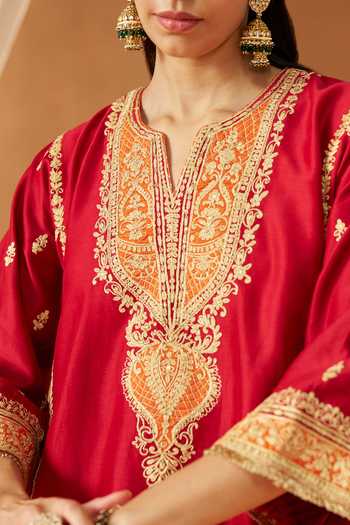 Buy Sheetal Batra Red Silk, Chanderi Round Neck, Yes Maahgul Embroidered Kurta Set Buy_Sheetal Batra_Red Silk, Chanderi Round Neck, Yes Maahgul Embroidered Kurta Set