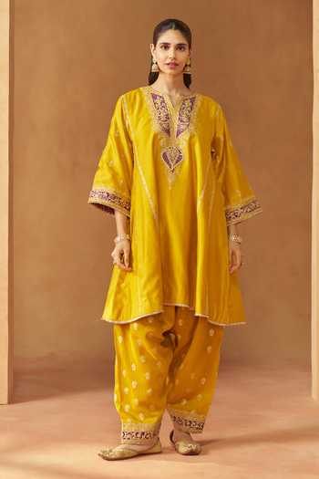 Shop Sheetal Batra Yellow Silk, Chanderi Split V-neck Maahgul Embroidered Kurta Set Online at Aza Fashions Shop_Sheetal Batra_Yellow Silk, Chanderi Split V-neck Maahgul Embroidered Kurta Set _Online_at_Aza_Fashions