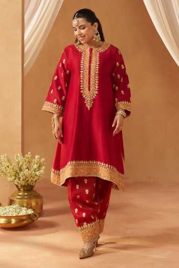 Sheetal Batra Gold Silk, Chanderi Round Neck Zeenal Embroidered Kurta Set Online at Aza Fashions Sheetal Batra_Gold Silk, Chanderi Round Neck Zeenal Embroidered Kurta Set _Online_at_Aza_Fashions