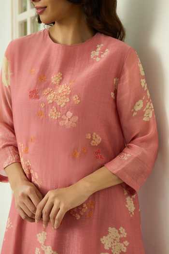 Vaayu_Pink Cotton, Muslin Round Neck, Yes Blush Floral Kurta And Pant Co-ord Set _at_Aza_Fashions
