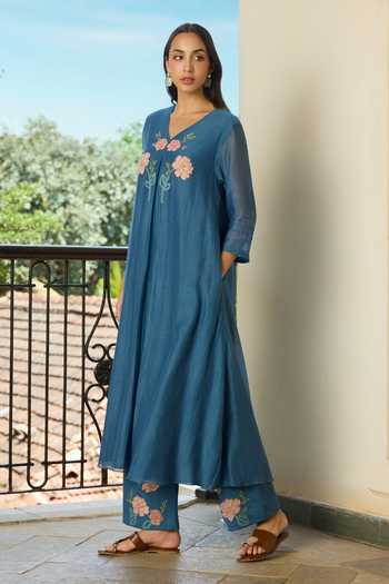 Shop Vaayu Blue Cotton, Muslin V-neck Indigo Applique Kurta And Pant Co-ord Set Online at Aza Fashions Shop_Vaayu_Blue Cotton, Muslin V-neck Indigo Applique Kurta And Pant Co-ord Set _Online_at_Aza_Fashions