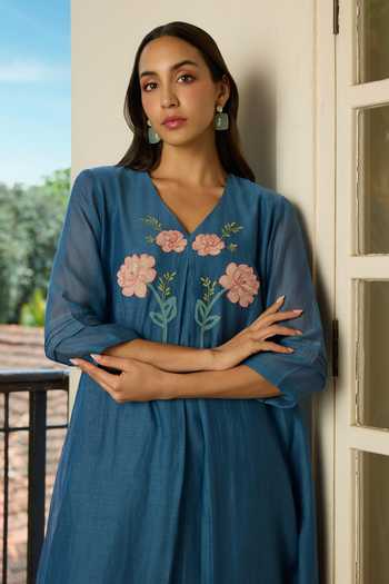 Vaayu Blue Cotton, Muslin V-neck Indigo Applique Kurta And Pant Co-ord Set at Aza Fashions Vaayu_Blue Cotton, Muslin V-neck Indigo Applique Kurta And Pant Co-ord Set _at_Aza_Fashions