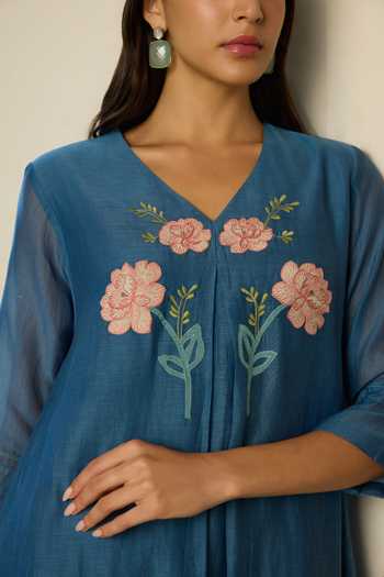 Buy Vaayu Blue Cotton, Muslin V-neck Indigo Applique Kurta And Pant Co-ord Set Buy_Vaayu_Blue Cotton, Muslin V-neck Indigo Applique Kurta And Pant Co-ord Set