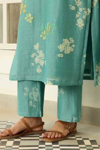 Shop Vaayu Blue Cotton, Muslin Keyhole Neck Aqua Floral Print And Applique Kurta Set Online at Aza Fashions Shop_Vaayu_Blue Cotton, Muslin Keyhole Neck Aqua Floral Print And Applique Kurta Set _Online_at_Aza_Fashions