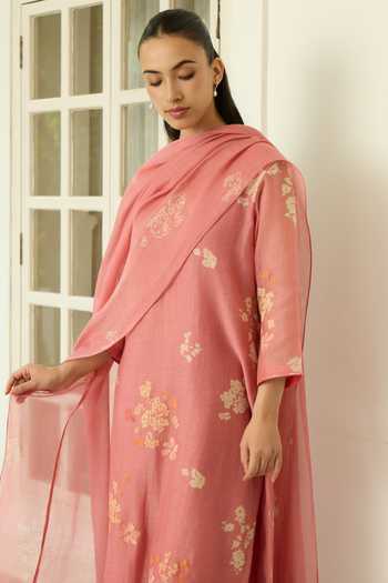 Buy Vaayu Pink Cotton, Muslin Split V-neck Blush Floral Applique And Printed Kurta Set Online at Aza Fashions Buy_Vaayu_Pink Cotton, Muslin Split V-neck Blush Floral Applique And Printed Kurta Set _Online_at_Aza_Fashions