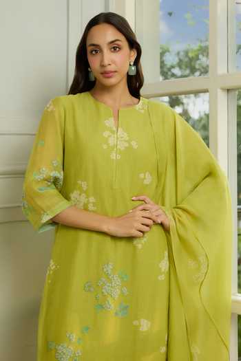 Buy_Vaayu_Green Cotton, Muslin Split V-neck, Yes Lime Thread Embroidered Kurta Set _Online_at_Aza_Fashions