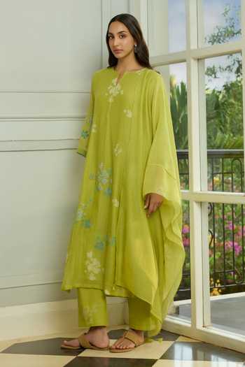 Vaayu_Green Cotton, Muslin Split V-neck, Yes Lime Thread Embroidered Kurta Set _at_Aza_Fashions