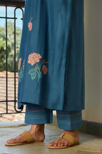 Vaayu Blue Muslin, Cotton Round Neck, Yes Indigo Floral Applique Kurta Set Online at Aza Fashions Vaayu_Blue Muslin, Cotton Round Neck, Yes Indigo Floral Applique Kurta Set _Online_at_Aza_Fashions