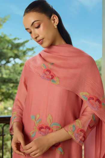 Vaayu Pink Cotton, Muslin V-neck Blush Floral Applique Kurta Set Online at Aza Fashions Vaayu_Pink Cotton, Muslin V-neck Blush Floral Applique Kurta Set _Online_at_Aza_Fashions