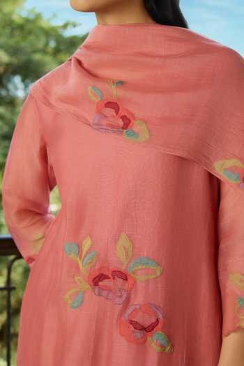 Shop Vaayu Pink Cotton, Muslin V-neck Blush Floral Applique Kurta Set Online at Aza Fashions Shop_Vaayu_Pink Cotton, Muslin V-neck Blush Floral Applique Kurta Set _Online_at_Aza_Fashions