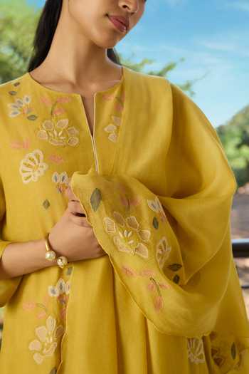 Vaayu Yellow Cotton, Muslin Split V-neck Marigold Applique Kurta Set Online at Aza Fashions Vaayu_Yellow Cotton, Muslin Split V-neck Marigold Applique Kurta Set _Online_at_Aza_Fashions