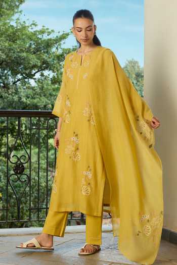 Vaayu Yellow Cotton, Muslin Split V-neck Marigold Applique Kurta Set at Aza Fashions Vaayu_Yellow Cotton, Muslin Split V-neck Marigold Applique Kurta Set _at_Aza_Fashions