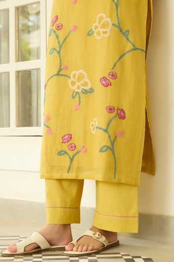 Vaayu Yellow Cotton, Muslin Marigold Floral Applique Kurta Set Online at Aza Fashions Vaayu_Yellow Cotton, Muslin Marigold Floral Applique Kurta Set _Online_at_Aza_Fashions
