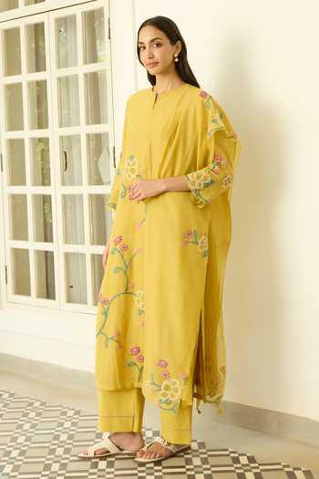 Buy Vaayu Yellow Cotton, Muslin Marigold Floral Applique Kurta Set Online at Aza Fashions Buy_Vaayu_Yellow Cotton, Muslin Marigold Floral Applique Kurta Set _Online_at_Aza_Fashions