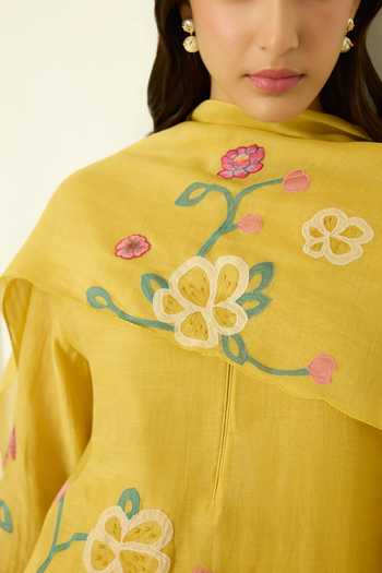 Shop Vaayu Yellow Cotton, Muslin Marigold Floral Applique Kurta Set Online at Aza Fashions Shop_Vaayu_Yellow Cotton, Muslin Marigold Floral Applique Kurta Set _Online_at_Aza_Fashions