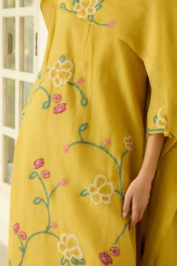 Vaayu Yellow Cotton, Muslin Marigold Floral Applique Kurta Set at Aza Fashions Vaayu_Yellow Cotton, Muslin Marigold Floral Applique Kurta Set _at_Aza_Fashions