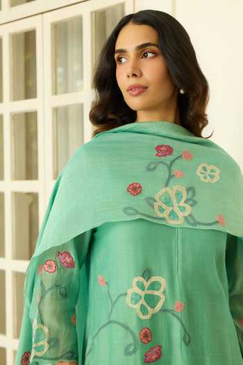 Vaayu Green Cotton, Muslin Split V-neck Mint Floral Applique Kurta Set at Aza Fashions Vaayu_Green Cotton, Muslin Split V-neck Mint Floral Applique Kurta Set _at_Aza_Fashions