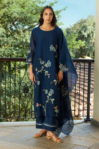 Buy Vaayu Blue Cotton, Muslin Round Neck Midnight Floral Applique Kurta Set Buy_Vaayu_Blue Cotton, Muslin Round Neck Midnight Floral Applique Kurta Set