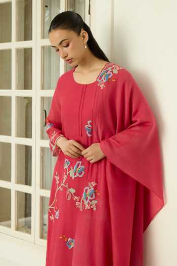 Vaayu Pink Cotton, Muslin Round Neck, Yes Scarlet Floral Applique Kurta Set Online at Aza Fashions Vaayu_Pink Cotton, Muslin Round Neck, Yes Scarlet Floral Applique Kurta Set _Online_at_Aza_Fashions