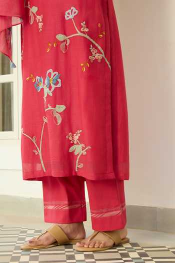 Buy Vaayu Pink Cotton, Muslin Round Neck, Yes Scarlet Floral Applique Kurta Set Online at Aza Fashions Buy_Vaayu_Pink Cotton, Muslin Round Neck, Yes Scarlet Floral Applique Kurta Set _Online_at_Aza_Fashions