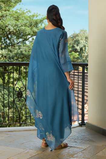 Vaayu Thread Embroidered Kurta Set