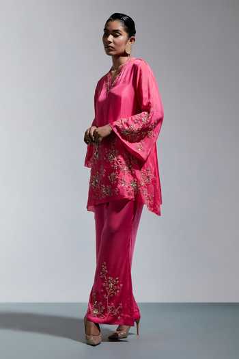 Buy One Not Two Pink Silk V-neck Embroidered Straight Kurta And Pant Set Online at Aza Fashions Buy_One Not Two_Pink Silk V-neck Embroidered Straight Kurta And Pant Set _Online_at_Aza_Fashions
