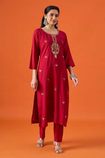 Khwaab By Sanjana Lakhani_Maroon Chanderi Round Neck Hand Embroidered Kurta Set _at_Aza_Fashions