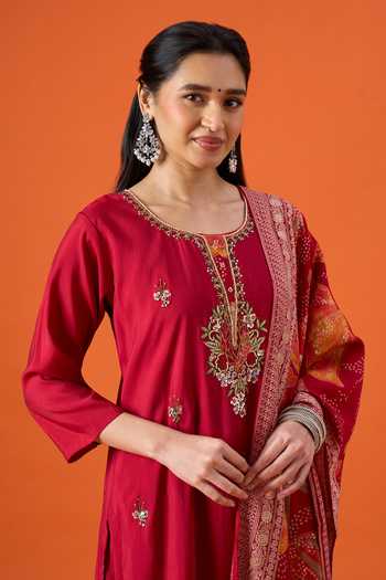 Buy_Khwaab By Sanjana Lakhani_Maroon Chanderi Round Neck Hand Embroidered Kurta Set 