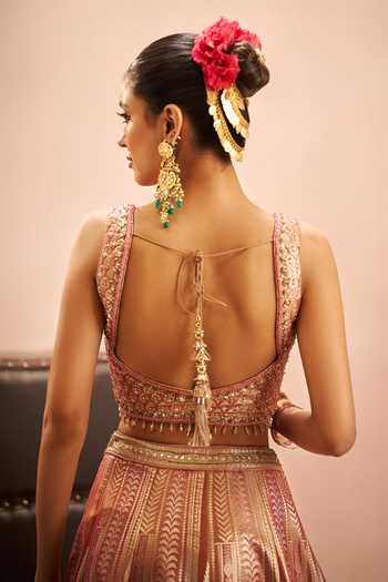 Buy_Samyukta Singhania_Peach Brocade V-neck Woven Banarasi Lehenga Set _Online_at_Aza_Fashions