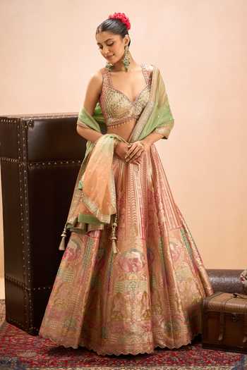 Samyukta Singhania_Peach Brocade V-neck Woven Banarasi Lehenga Set _at_Aza_Fashions
