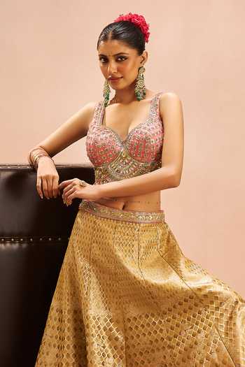 Buy_Samyukta Singhania_Gold Brocade Sweetheart Neck Hand Embroidered Blouse Lehenga Set 